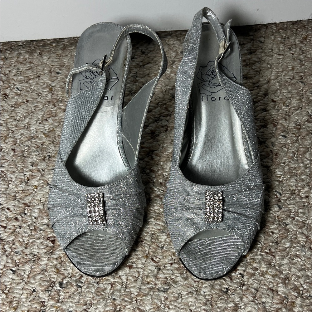 Floral Women's Silver Peep Toe Heels size 9WW